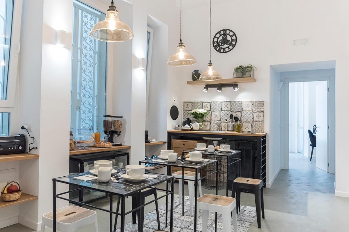 A Misura Duomo Rooms & Apartment - Ls Accommodations Napoli Bagian luar foto