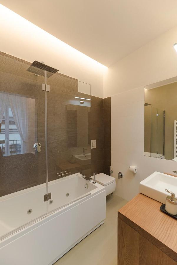 A Misura Duomo Rooms & Apartment - Ls Accommodations Napoli Bagian luar foto
