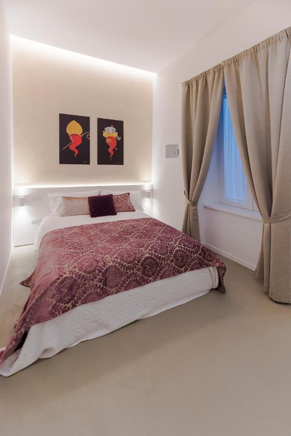 A Misura Duomo Rooms & Apartment - Ls Accommodations Napoli Bagian luar foto